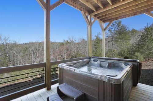 Hooch Holler- Newly Built, Sensational, Rustic Meets Modern, Mountain Cabin