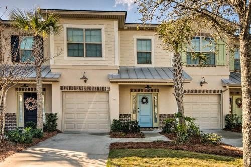 Chic St Simons Island Townhome With Pool Access