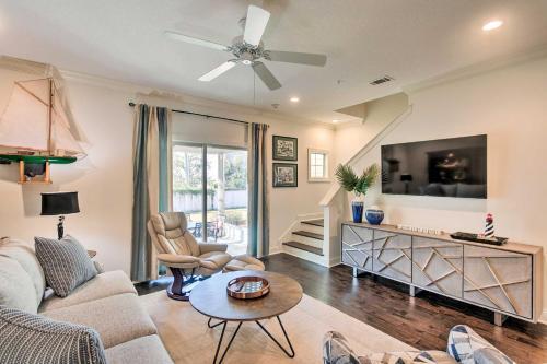 Chic St Simons Island Townhome With Pool Access
