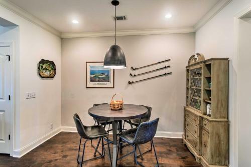 Chic St Simons Island Townhome With Pool Access