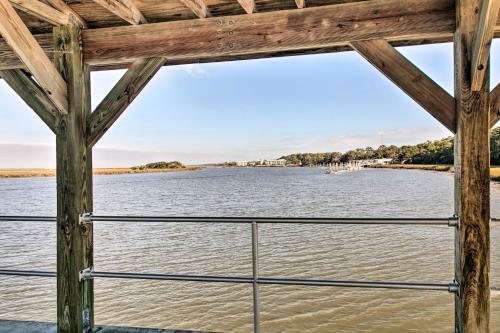 Chic St Simons Island Townhome With Pool Access
