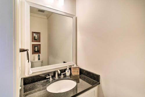 Chic St Simons Island Townhome With Pool Access