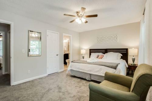 Modern + Cozy Townhome - Minutes To Avalon W/king