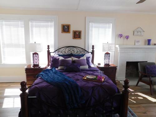 Lawrence Village Bed And Breakfast