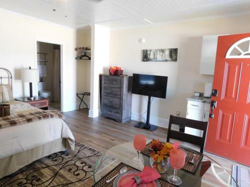Lawrence Village Bed And Breakfast