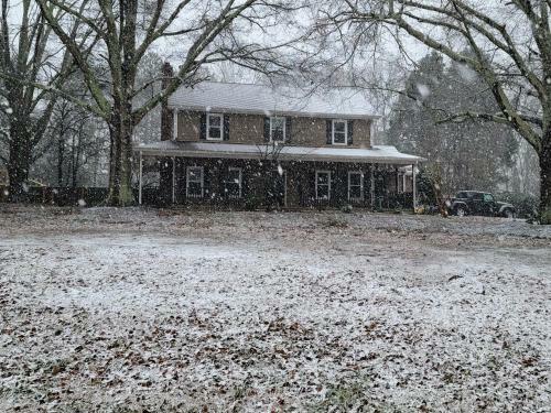 Spacious 3bd/3bth Home On Private 1 Acre Lot W/large Game Room