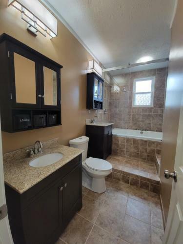 Spacious 3bd/3bth Home On Private 1 Acre Lot W/large Game Room