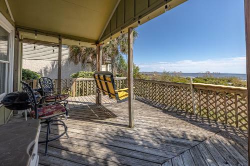Happy Sleep- 2 Bedroom 1 Bath Beachfront Home!!!