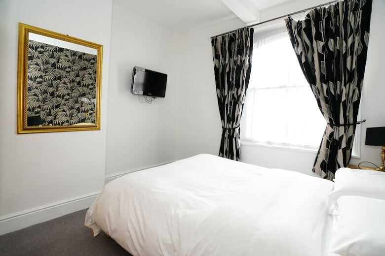 Three Queens Hotel