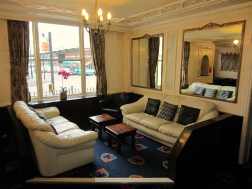 Grail Court Hotel
