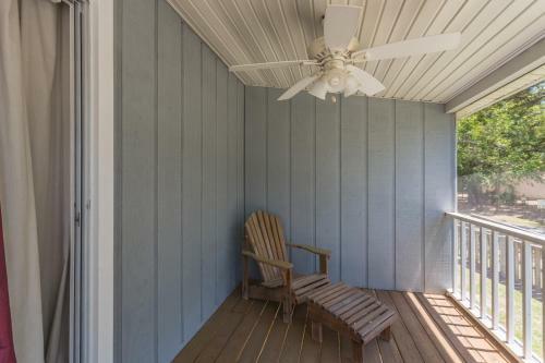3 Bedroom 2 And A Half Bath Townhome With 2 Car Garage