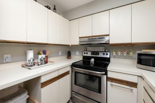 Rare 3 Bedroom 3 Bathroom Harbour Oaks Condo