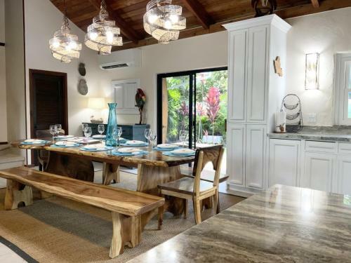 Gorgeous 5br Kailua Beachside Home - Sleeps 12 Home