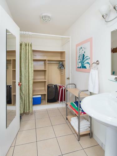 Hostal Bears' Place Guest House