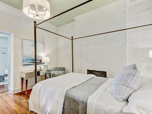 Gordon Inn Gorgeous Designer Apartments, Heated Pool Access, Walk Everywhere!