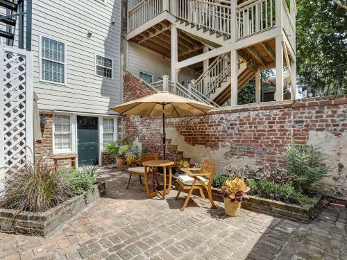 Gordon Inn Gorgeous Designer Apartments, Heated Pool Access, Walk Everywhere!