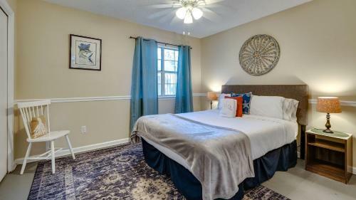 The Cozy Coastal Cottage Beach & Downtown Fun