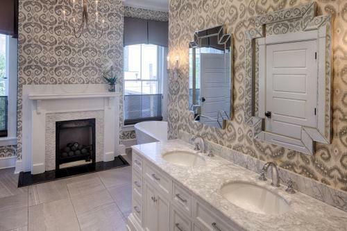 Chateau On Charlton By Lucky Savannah