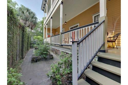 The Victorian Porch
