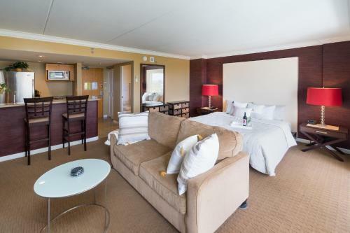 Apartamento @ Marbella Lane Executive Suite, Steps To Beach