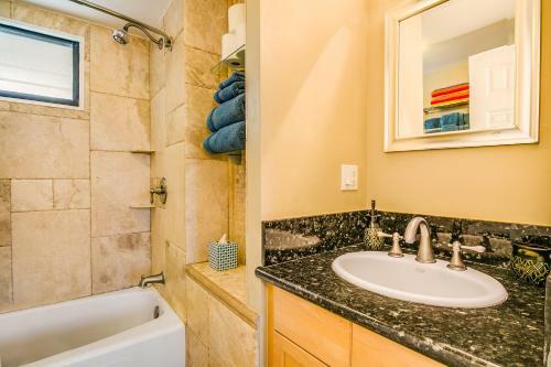 Apartamento @ Marbella Lane Mountain View Studio, Steps From Wakiki Beach