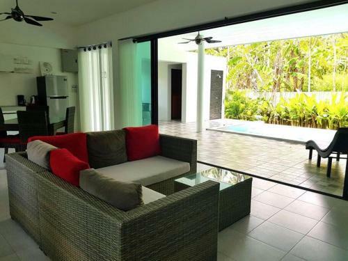 Belle Villa R�cente 95m2 Au Calme Avec Piscine