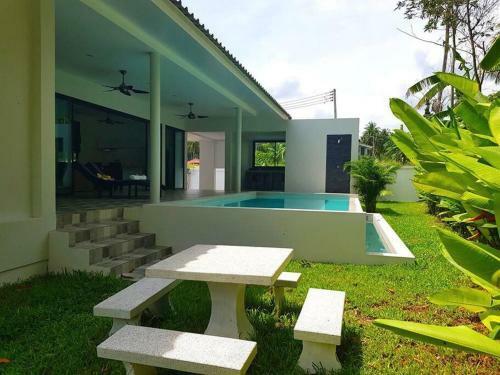 Belle Villa R�cente 95m2 Au Calme Avec Piscine