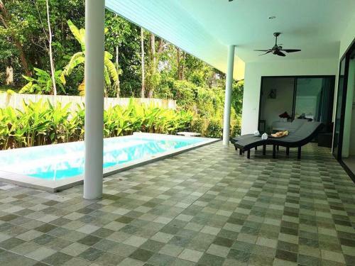 Belle Villa R�cente 95m2 Au Calme Avec Piscine