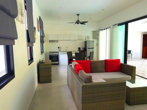 Belle Villa R�cente 95m2 Au Calme Avec Piscine