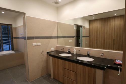 Sunset View Pool Villa 7 Br 14-16 Persons