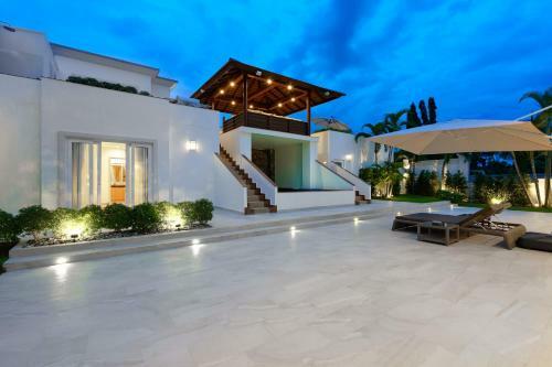 Sunset View Pool Villa 7 Br 14-16 Persons