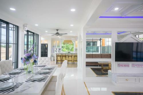 Pattaya Villa W/bathtub - Exquisite Pool Villa I