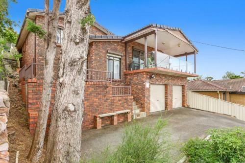 Spectacular Lake And Ocean View Holiday Home