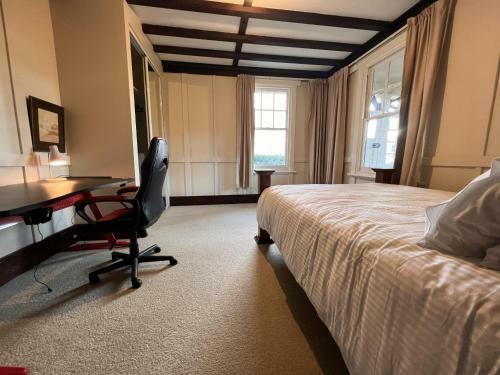 Peaceful Light-filled Private Room In Sandy Bay's Heart