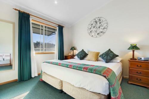 Cottages On Lovedale - Cottage No. 2 (2 Bedroom)