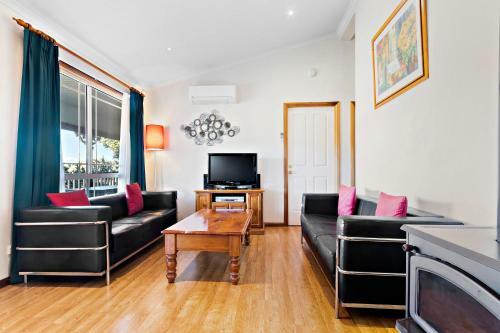 Cottages On Lovedale - Cottage No. 2 (2 Bedroom)