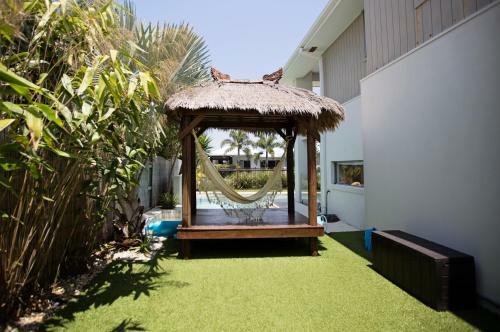 Heated Pool - Peaceful And Relaxing Beachside Family Entertainer