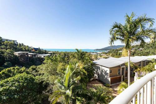 Whitsunday View Boho Apartment In Airlie Beach