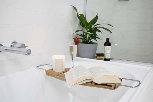 Whitsunday View Boho Apartment In Airlie Beach