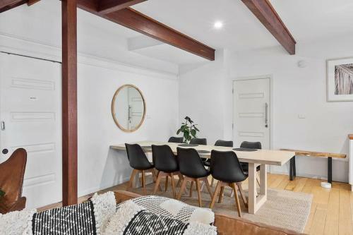 Garden Oasis-1 Min From The Beach & Pet Friendly!