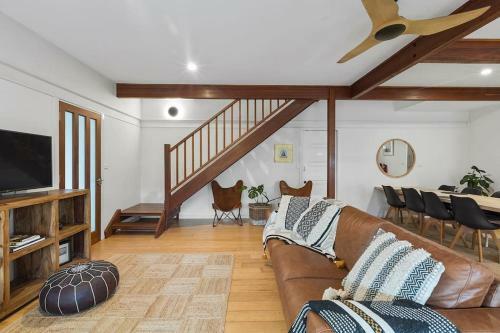 Garden Oasis-1 Min From The Beach & Pet Friendly!