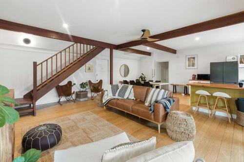 Garden Oasis-1 Min From The Beach & Pet Friendly!