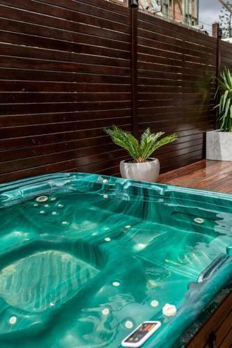 Garden Oasis-1 Min From The Beach & Pet Friendly!