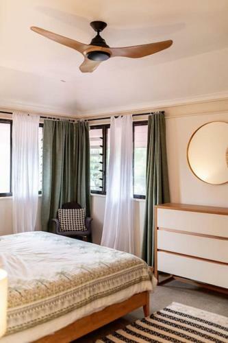 Garden Oasis-1 Min From The Beach & Pet Friendly!