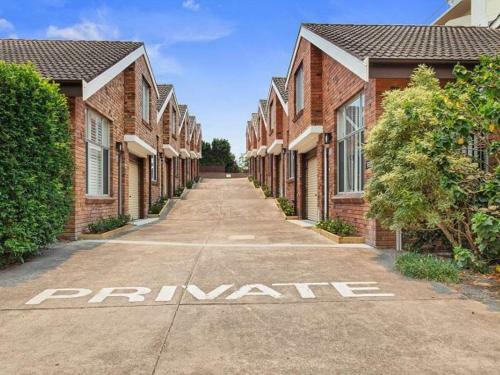 5 The Pines 4 Messines St