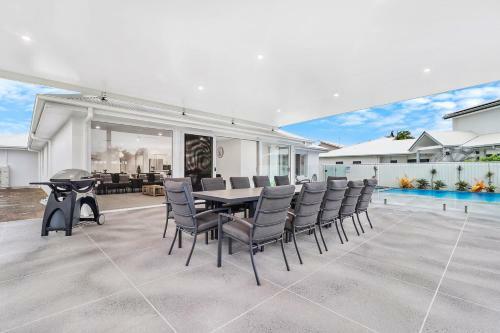 Luxury 5br Home With Magnesium Pool & Spa With Water Views