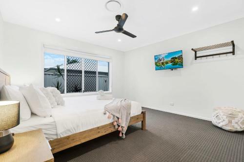 Luxury 5br Home With Magnesium Pool & Spa With Water Views