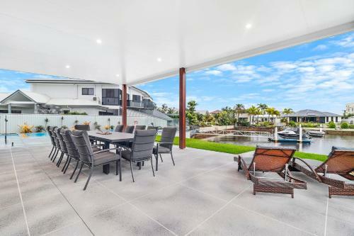 Luxury 5br Home With Magnesium Pool & Spa With Water Views