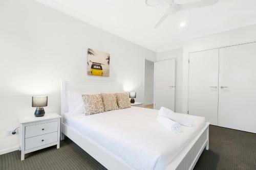 Luxury 5br Home With Magnesium Pool & Spa With Water Views