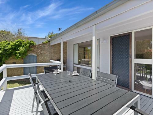 Laid Back Pet Friendly Beach Cottage In Jervis Bay